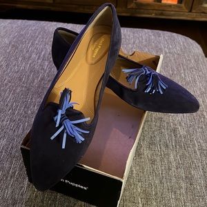 Women’s Size 11 Hush Puppies navy blue flats! GUC